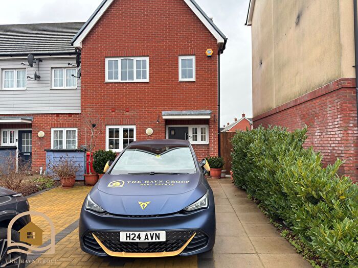 3 Bedroom End Terrace House For Sale In Twist Way, Slough, SL2