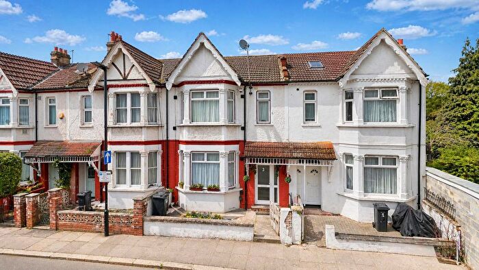 3 Bedroom Terraced House For Sale In Sunnycroft Road, Hounslow, TW3