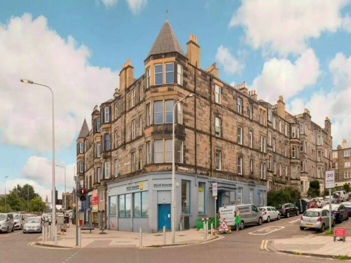 2 Bedroom Flat To Rent In Meadowbank Place, Meadowbank, Edinburgh, EH8
