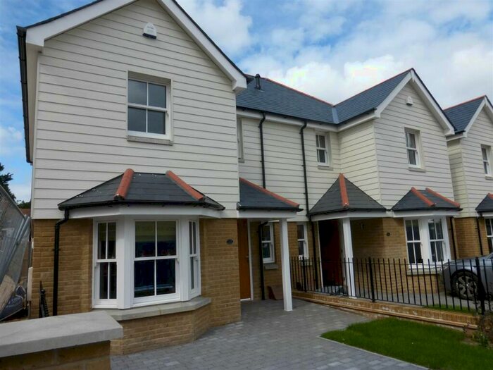 3 Bedroom Semi-Detached House To Rent In Grant Close, Broadstairs, CT10