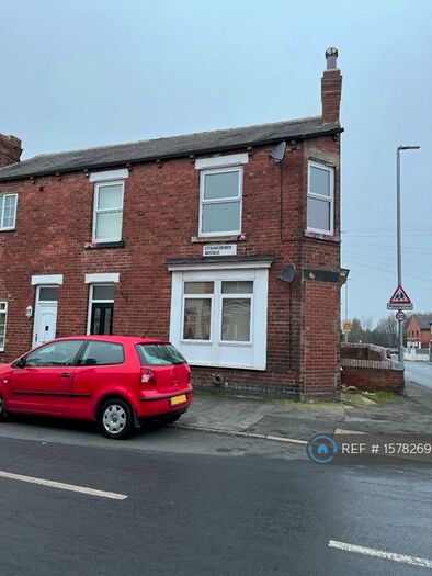 2 Bedroom Flat To Rent In Strawberry Avenue, Garforth, Leeds, LS25