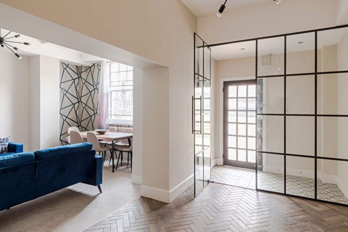 2 Bedroom Flat To Rent In Stanhope Terrace, Paddington, London, W2