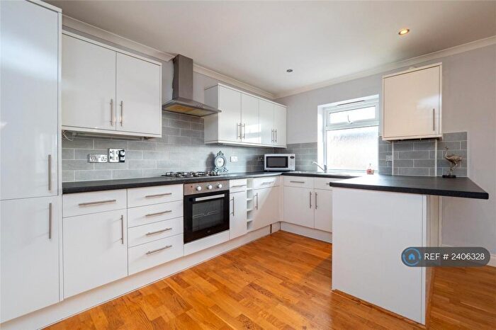2 Bedroom Flat To Rent In Doric House, Sutton, SM1