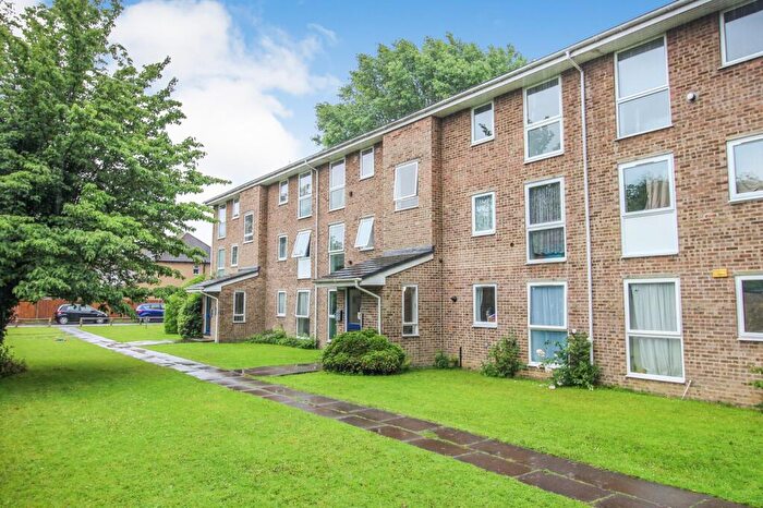 2 Bedroom Flat For Sale In Carlton Court, Sarel Way, Horley, Surrey., RH6