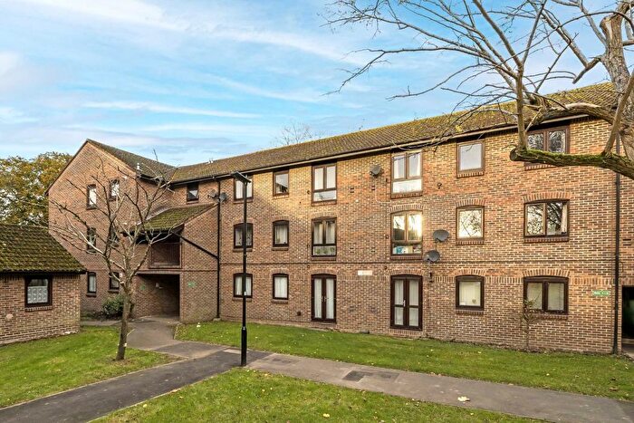 2 Bedroom Flat To Rent In Anstice Close, Chiswick, W4