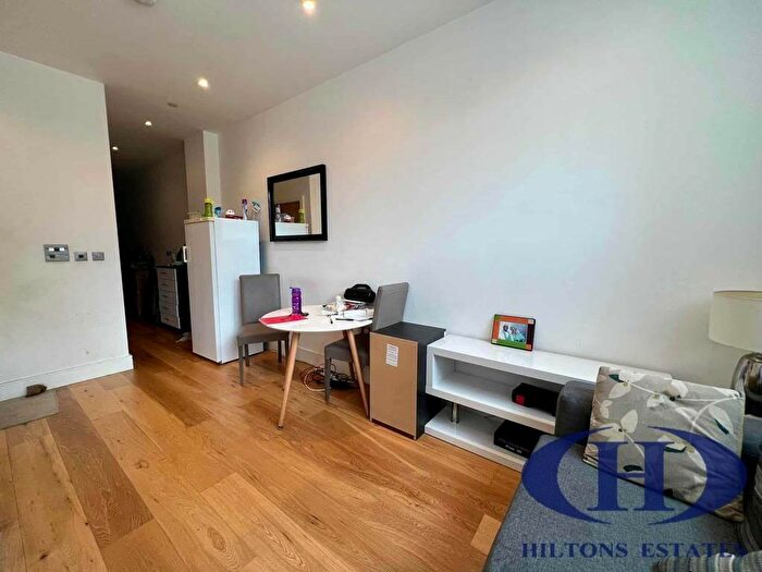 Apartment For Sale In Flowers Way, Luton, LU1