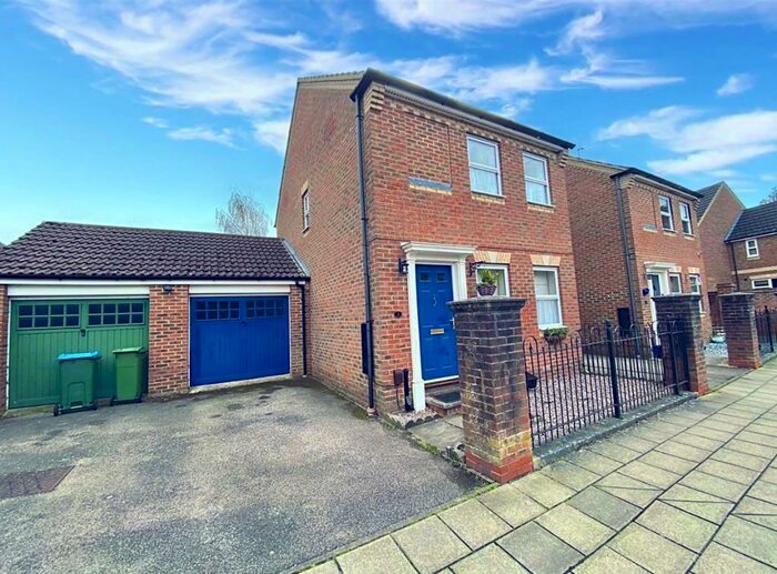 4 Bedroom Detached House To Rent In Somers Lees, Fairford Leys, Aylesbury, HP19
