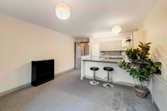 3 Bedroom Flat To Rent In Lucas Street, Lewisham, London, SE8
