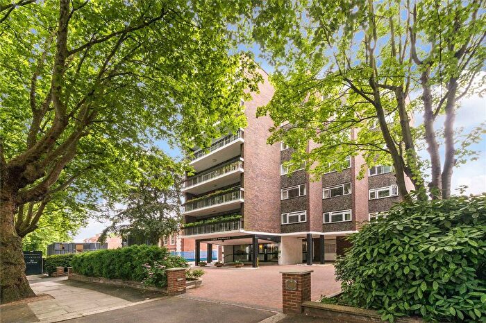 3 Bedroom Flat For Sale In The Polygon, Avenue Road, St John's Wood, London, NW8
