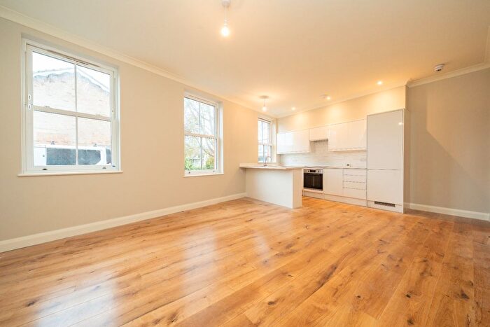 2 Bedroom Flat To Rent In High Street, Shepperton, TW17