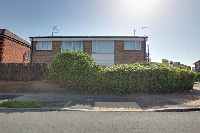 2 Bedroom Flat For Sale In Crossfield Road, Hessle, HU13