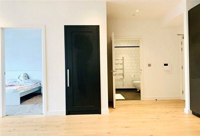 1 Bedroom Flat To Rent In Modena House, Lyell Street, London, Greater London, E14