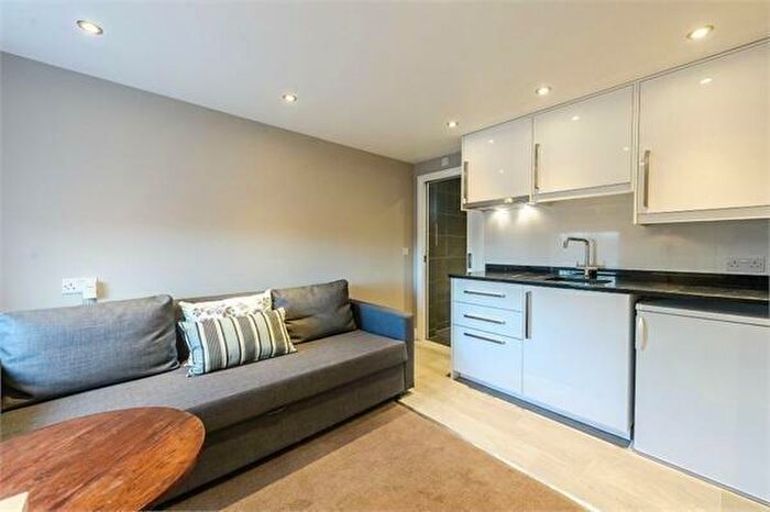 Flat To Rent In Willesden, London, NW10