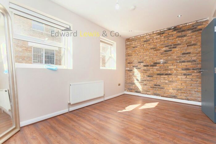 3 Bedroom Flat To Rent In Kingsland Road, Dalston, E8