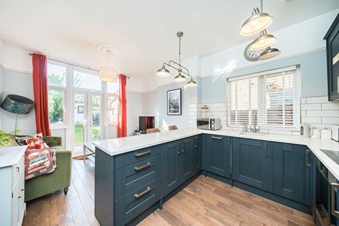 2 Bedroom Flat For Sale In Kingston Road, West Wimbledon, SW20
