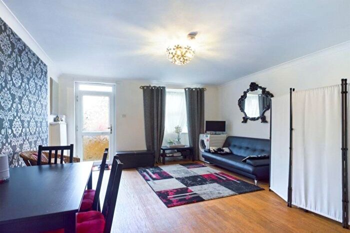 2 Bedroom Detached House To Rent In Russell Road, Walthamstow, E17