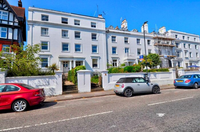 2 Bedroom Flat To Rent In River Terrace, Henley On Thames, RG9