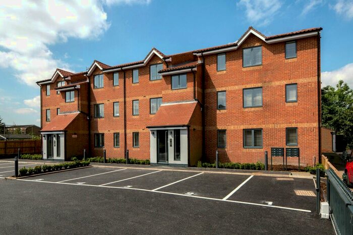 1 Bedroom Ground Flat To Rent In Cobbett Close, EN3