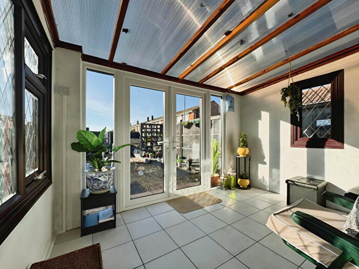 2 Bedroom Detached Bungalow For Sale In Westbourne Avenue, Holbury, Southampton, SO45