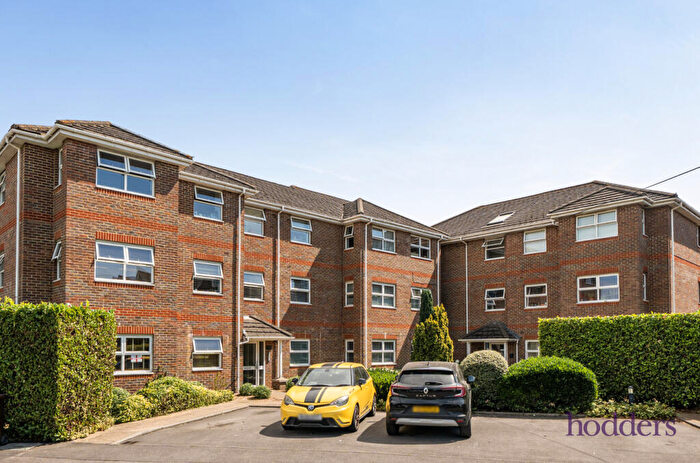 2 Bedroom Apartment For Sale In Chertsey, Surrey, KT16