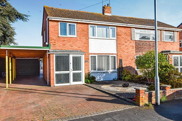 3 Bedroom Semi-Detached House For Sale In Cedar Chase, Heybridge, CM9
