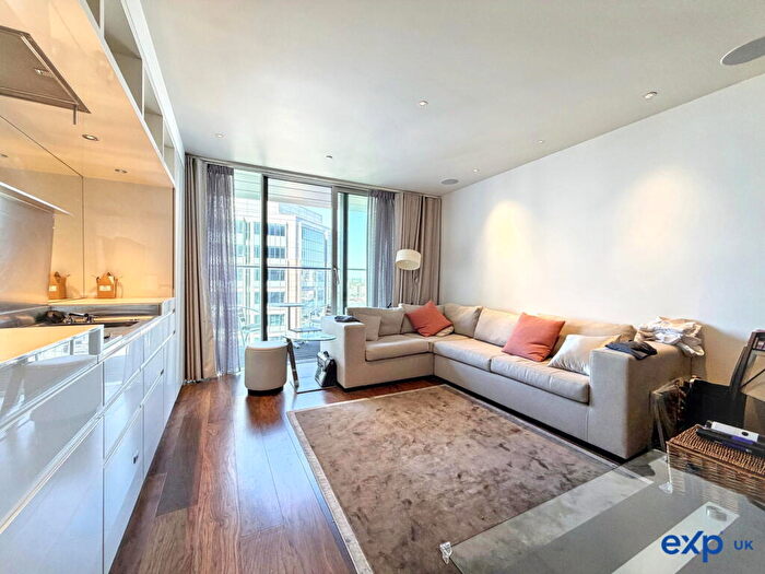 Flat To Rent In The Heron, London, EC2Y