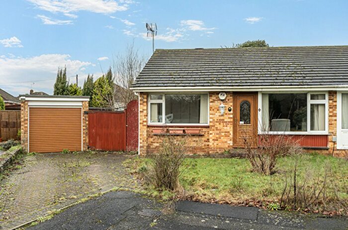 2 Bedroom Bungalow For Sale In Meadow Close, North Baddesley, Southampton, SO52