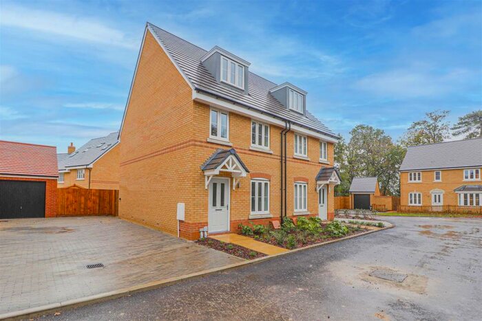 3 Bedroom Semi-Detached House To Rent In Sedgewick Grove, Hoddesdon, Herts, EN11