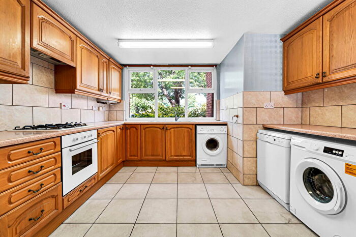 3 Bedroom Terraced House For Sale In Heriot Road, Chertsey, KT16
