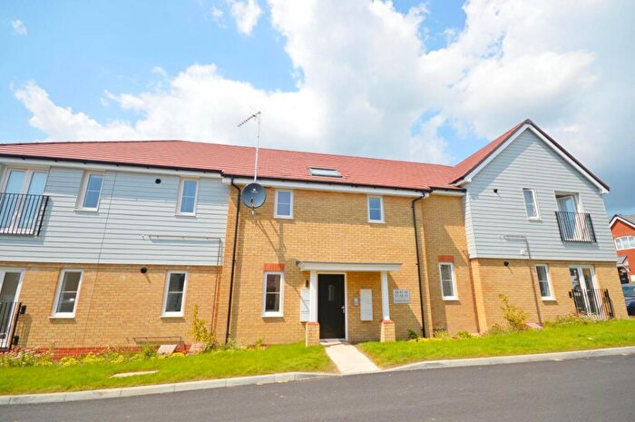 2 Bedroom Flat To Rent In Sinclair Drive, Codmore Hill, Pulborough, RH20