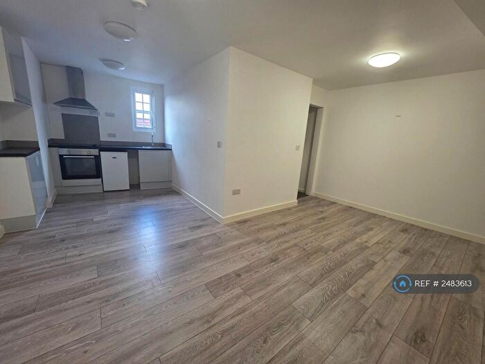 1 Bedroom Flat To Rent In Golders Way, London, NW11