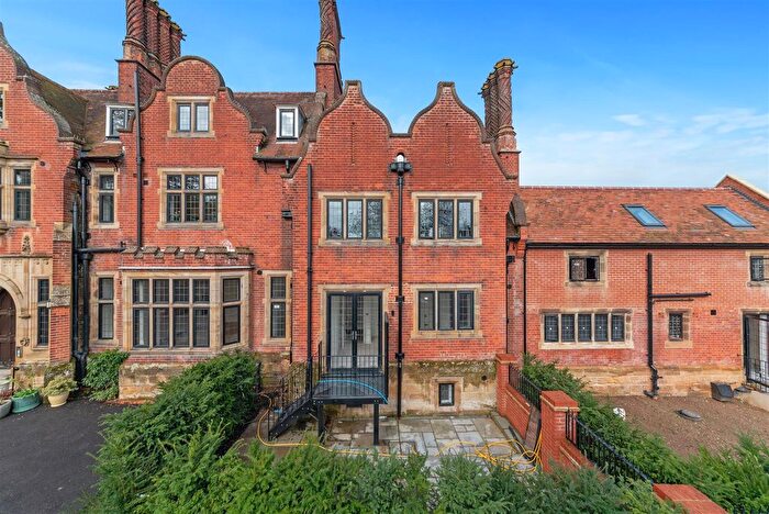 2 Bedroom Flat To Rent In High Hilden Close, Tonbridge, TN10