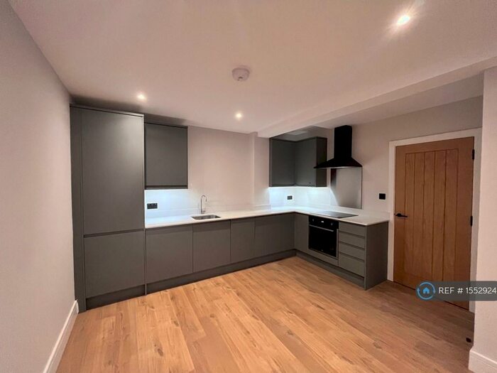 2 Bedroom Flat To Rent In Isabella House, East Grinstead, RH19