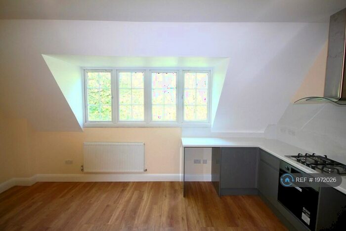 2 Bedroom Flat To Rent In High Road, London, N20