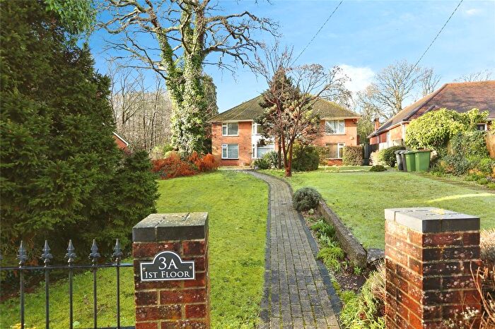 2 Bedroom Maisonette For Sale In Woolston Road, Southampton, Hampshire, SO31