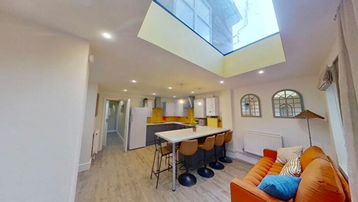 6 Bedroom Flat To Rent In North Sherwood Street, Nottingham, NG1