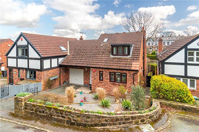 4 Bedroom Link Detached House For Sale In Kirklands Road, Baildon, West Yorkshire, BD17