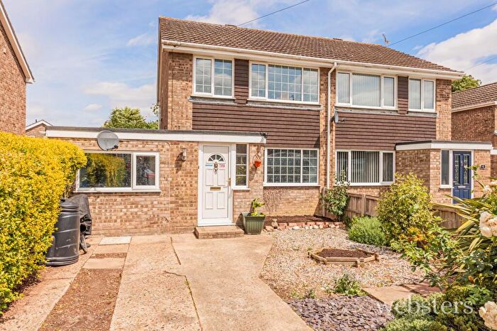 4 Bedroom Semi-Detached House For Sale In Elm Close, Mulbarton, NR14