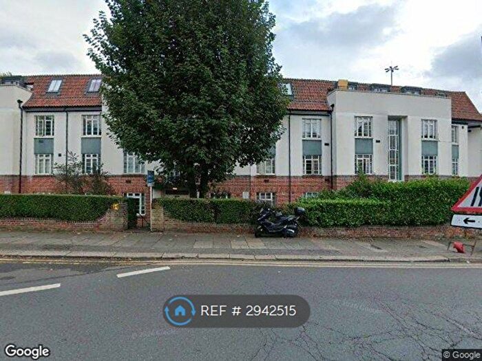 2 Bedroom Flat To Rent In Clive Lodge, London, NW4