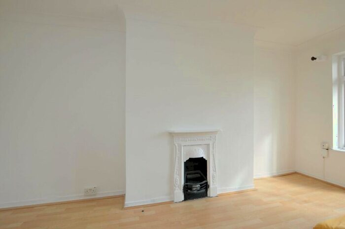 2 Bedroom Flat To Rent In Northwold Road, Stoke Newington, N16