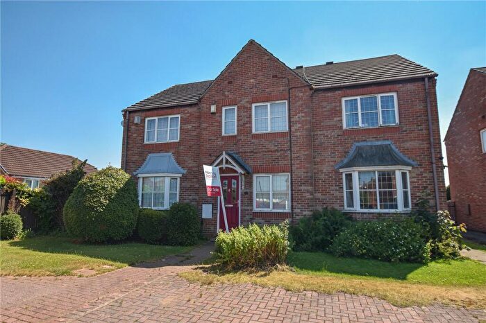 2 Bedroom Town House For Sale In Reedsdale Avenue, Gildersome, Morley, Leeds, LS27