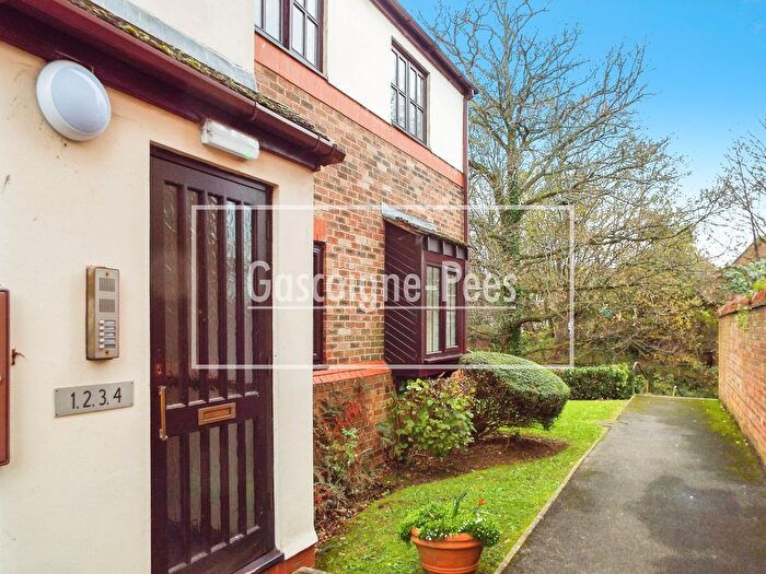 2 Bedroom Flat To Rent In Bridge Meadows, Liss, GU33