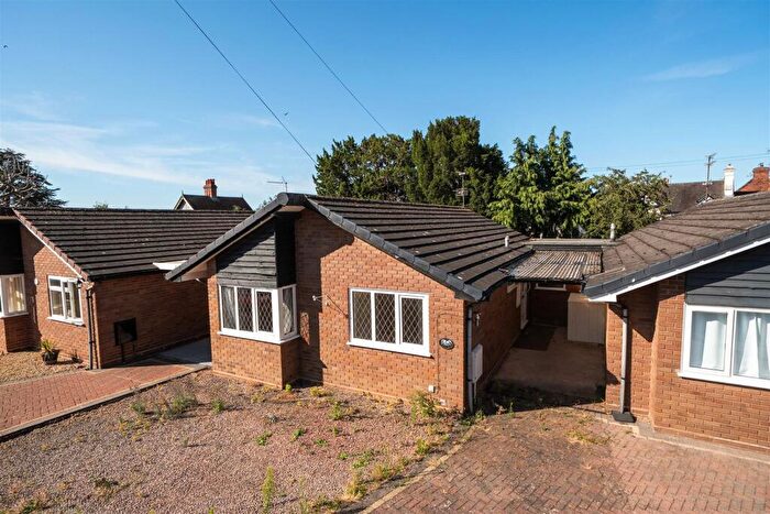 3 Bedroom Semi-Detached Bungalow For Sale In Court Close, Kidderminster, DY11