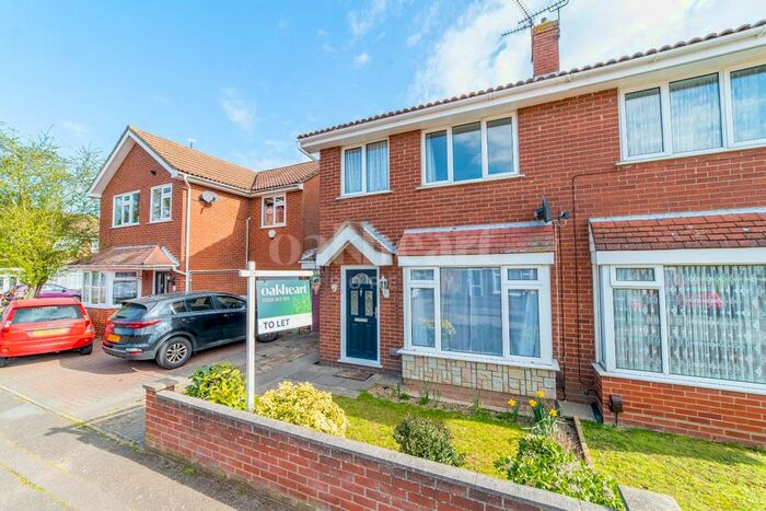 3 Bedroom Semi-Detached House To Rent In Keymer Way, Colchester, CO3