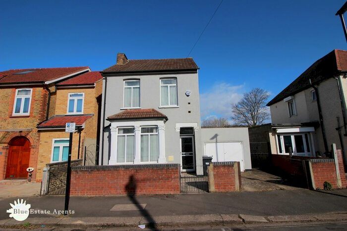 4 Bedroom Detached House To Rent In Clare Road, Hounslow, TW4