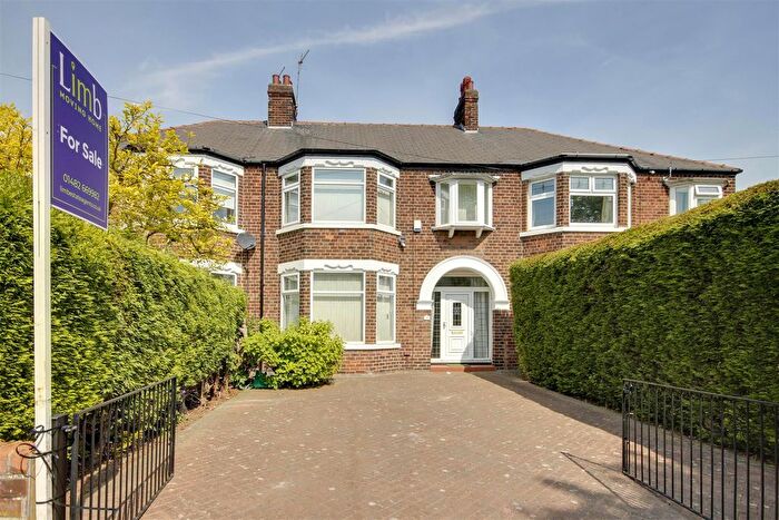 3 Bedroom Terraced House For Sale In Swanland Road, Hessle, HU13