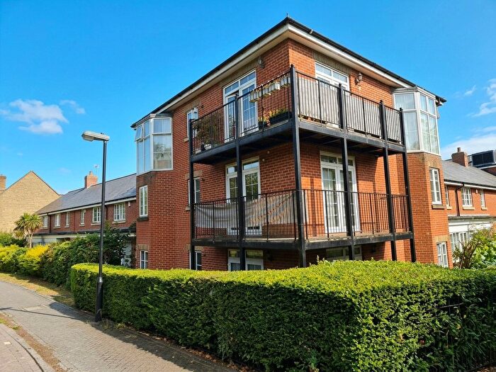 3 Bedroom Flat To Rent In Chambers Walk, Stanmore, Middlesex, HA7