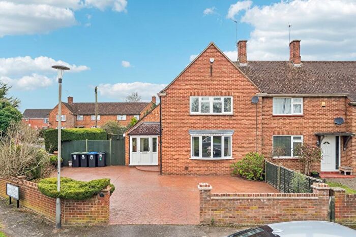 3 Bedroom Semi-Detached House For Sale In Colne Orchard, Iver, SL0