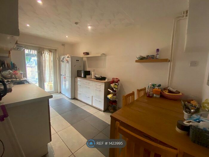 3 Bedroom Semi-Detached House To Rent In Shipman Road, London, E16