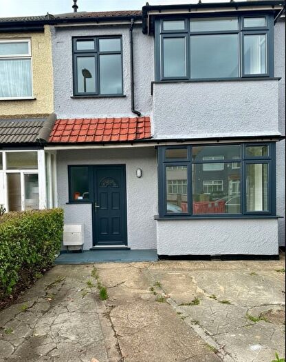 3 Bedroom Property To Rent In Streatham Vale, London, SW16